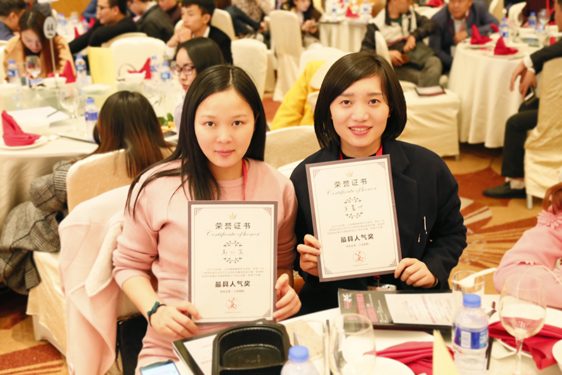 趙以蕊和莫蕙妍榮獲最具人氣獎(jiǎng)