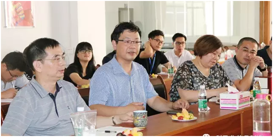 科盈董事長和鄭華生總監技術討論